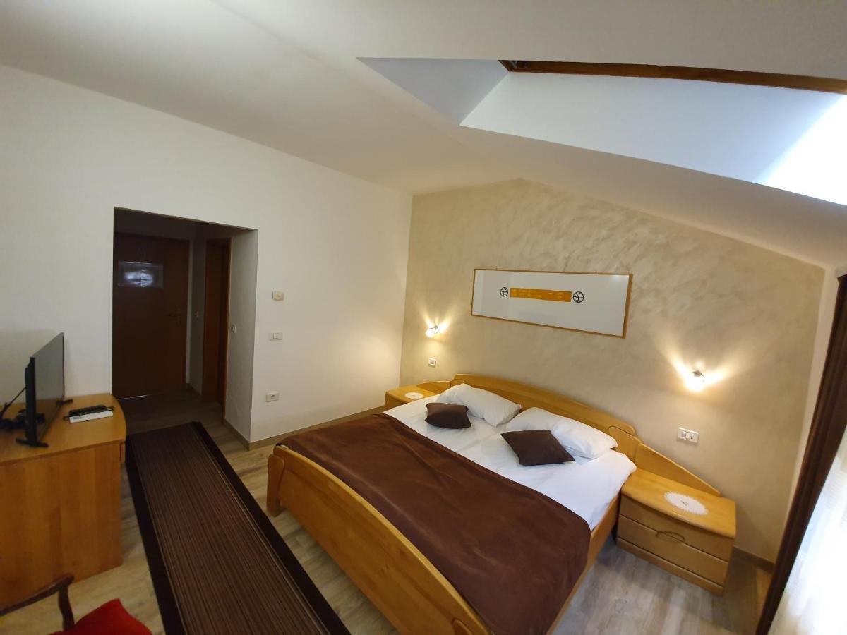 Restaurant And Rooms Kotlar โคบาริด ภายนอก รูปภาพ
