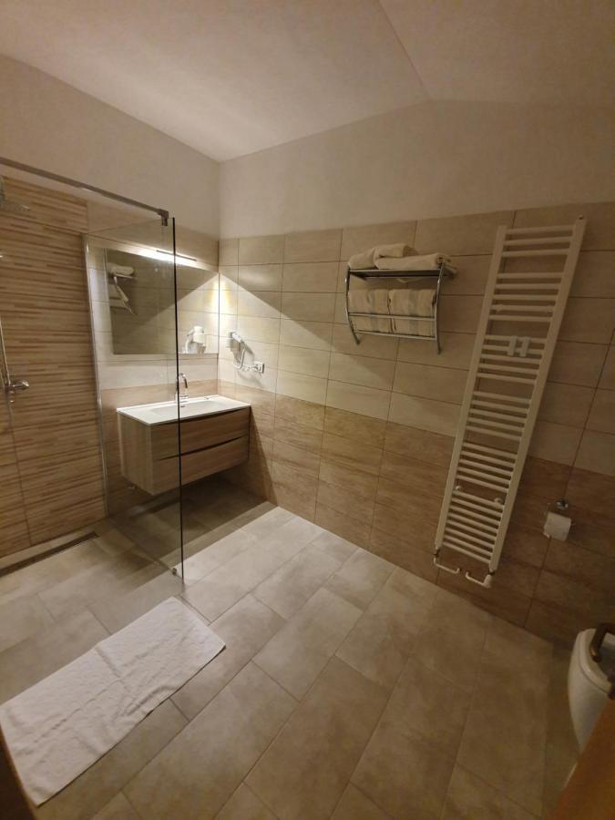 Restaurant And Rooms Kotlar โคบาริด ภายนอก รูปภาพ