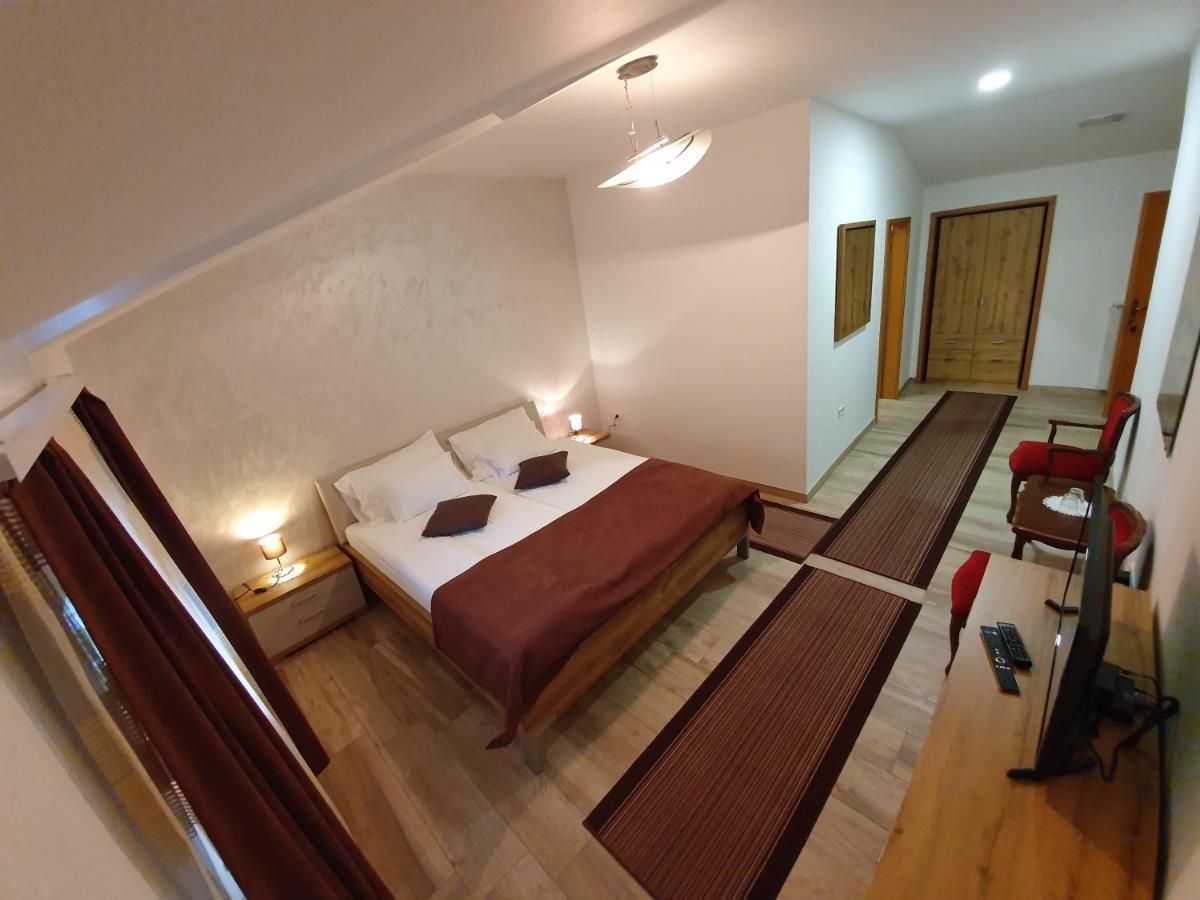 Restaurant And Rooms Kotlar โคบาริด ภายนอก รูปภาพ